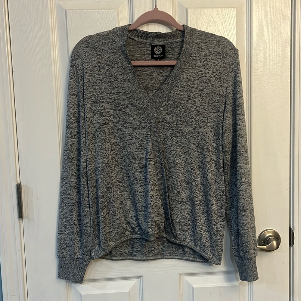 Bobeau Ladies Gray Long Sleeve V neck T Shirt Top Size Small Used/